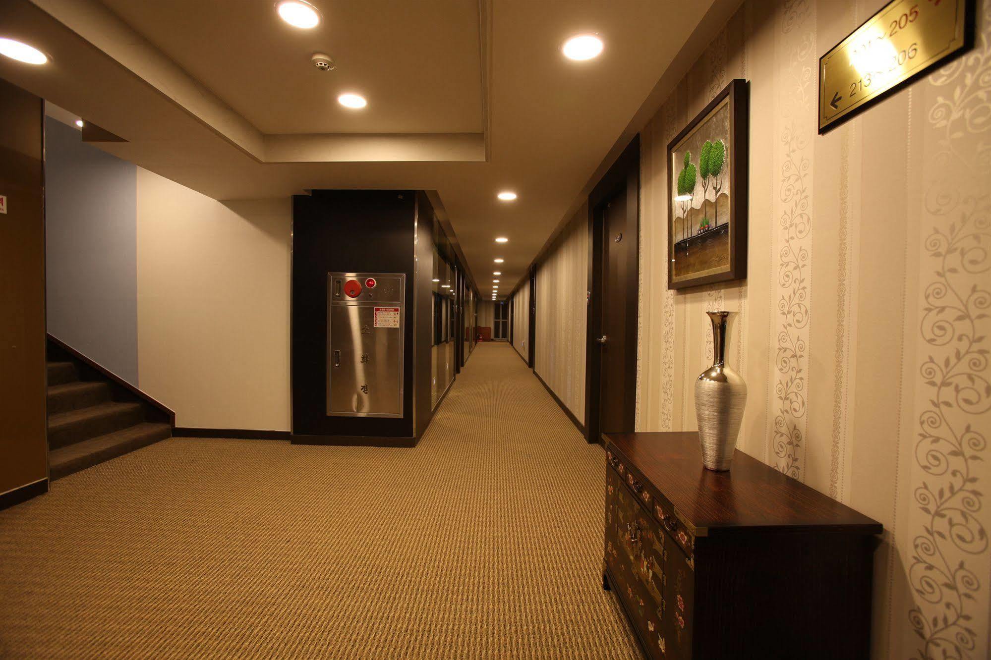 Hill House Seoul Myeongdong Hotel Ngoại thất bức ảnh